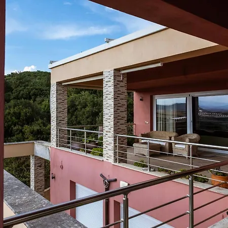 - Panoramic View Retreat *