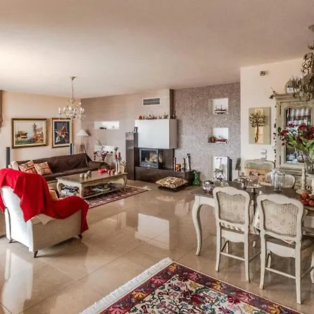 - Panoramic View Retreat *