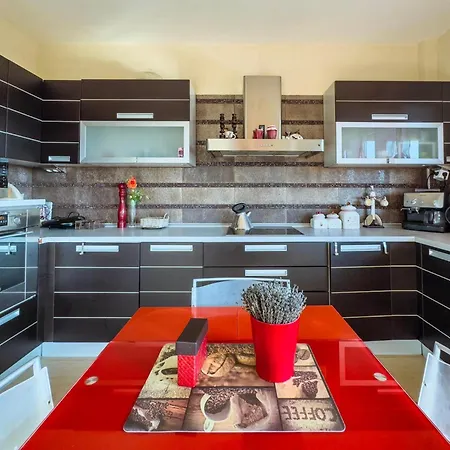 Apartament - Panoramic View Retreat *