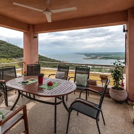 בית כפרי - Panoramic View Retreat